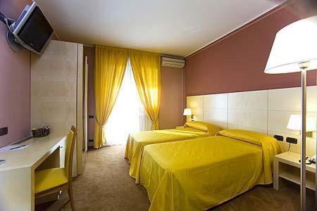 Hotel Ristorante Giordano Cavernago Værelse billede